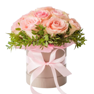 25 pink roses in a hatbox | Flower Delivery Zelenograd